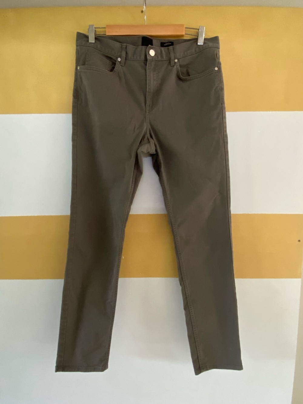 H&M Men's Slim Fit Straight Jeans in Olive